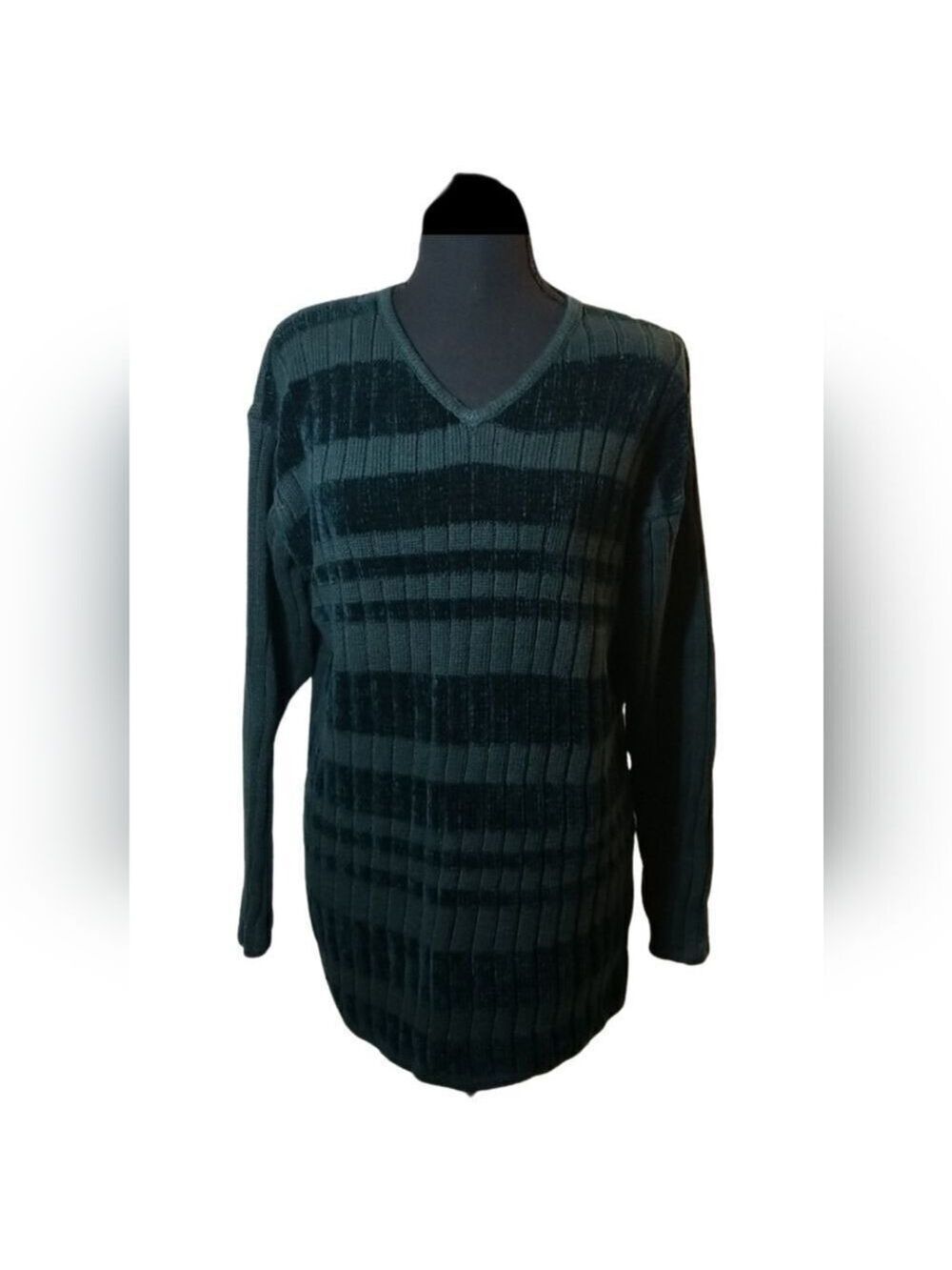 Green crew neck sweater. C1